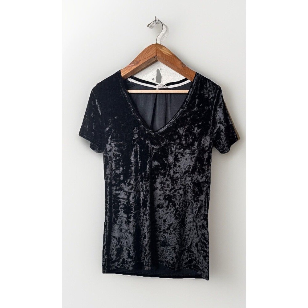 POL Top Velvet Solid Black Size Small, V Neck